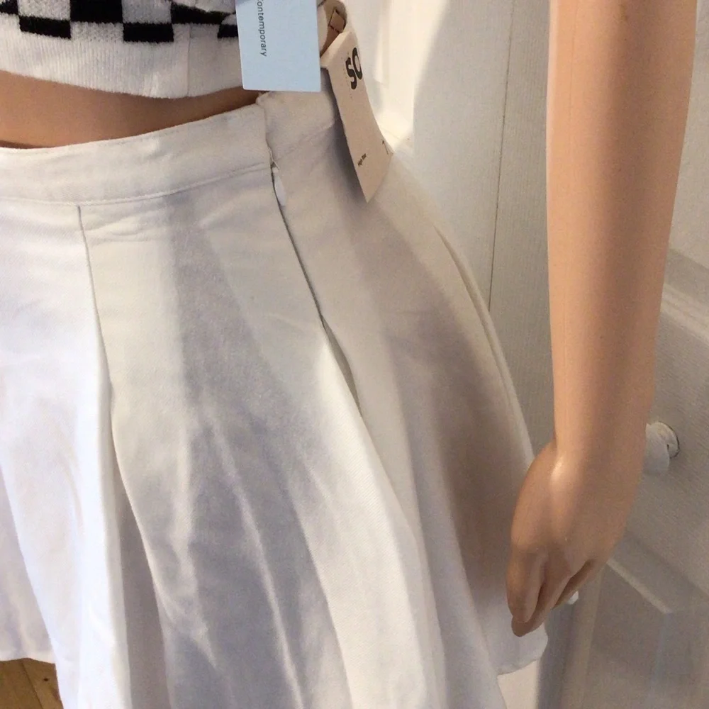 SO Juniors White High Rise Pleated Flare Mini Skirt Size 7
